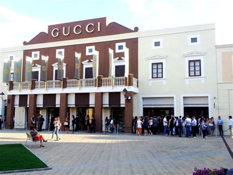 recensioni di outlet catania gucci|Outlet top ma personale gucci da educare!!! .